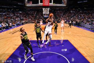 举足轻重的 举足轻重的